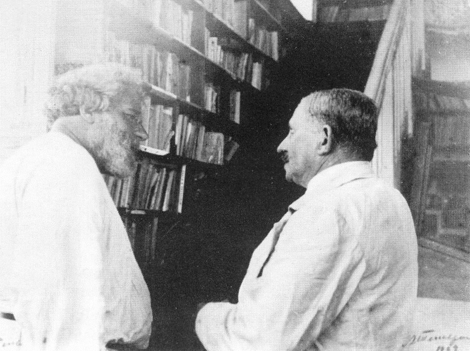 32) М. А. Волошин и Ф. Ю. Левинсон-Лессинг. Коктебель. 1929. Фото А. А. Темерина.jpg